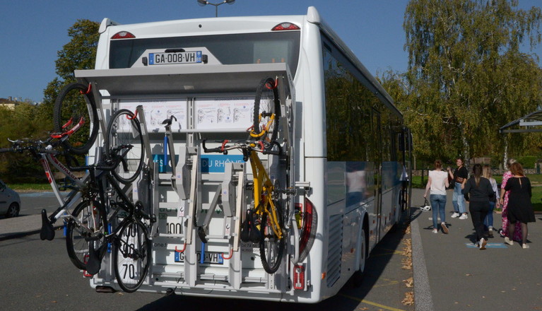 L'emport des vélos disponible sur les Cars du Rhône