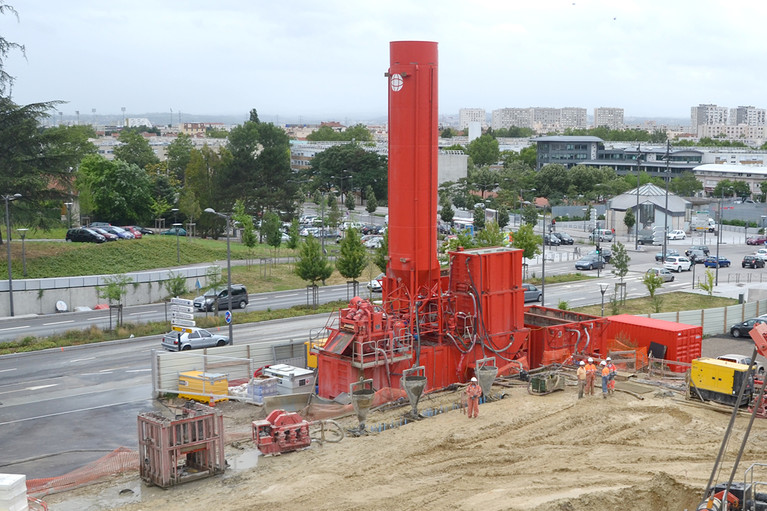 Construction de l'ossature du parc relais Mermoz Pinel